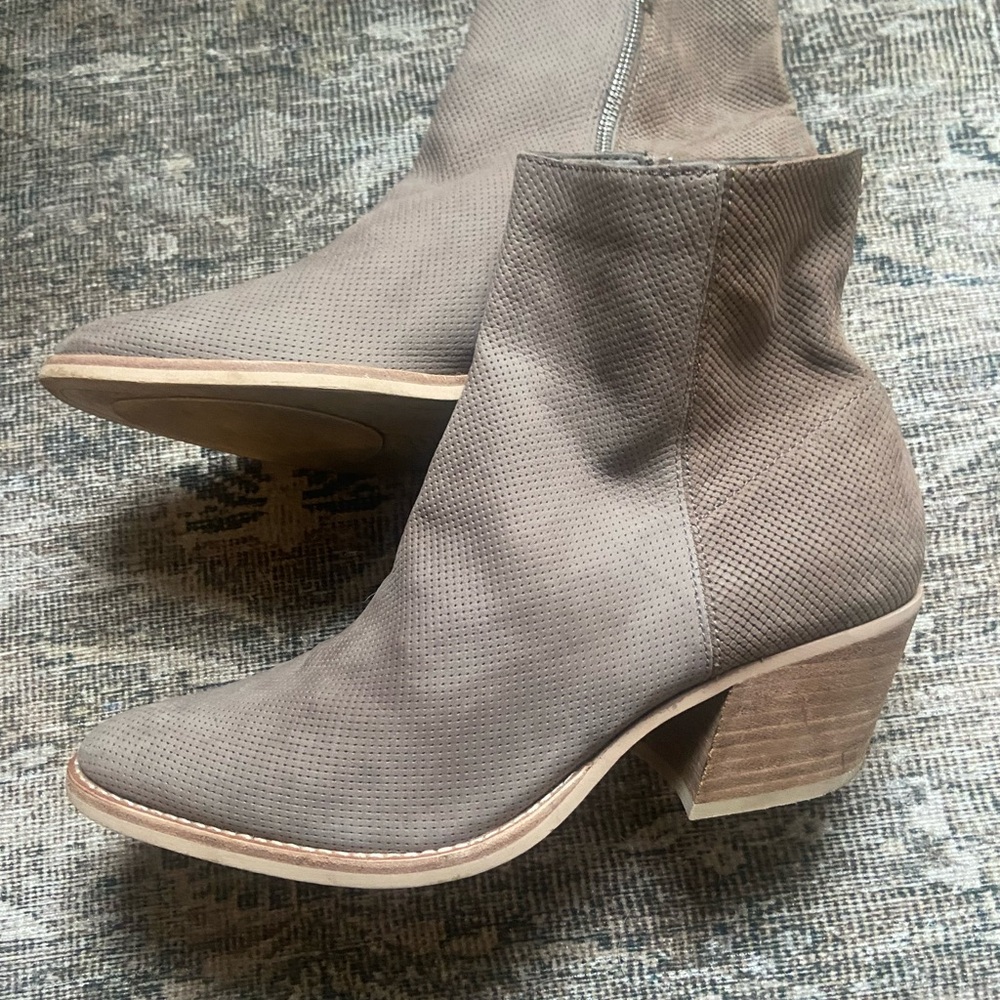 Dolce Vita Women's Western Ankle Boots in Taupe
